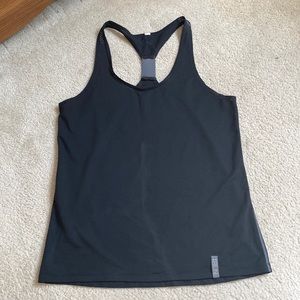 Under armor razor back size medium